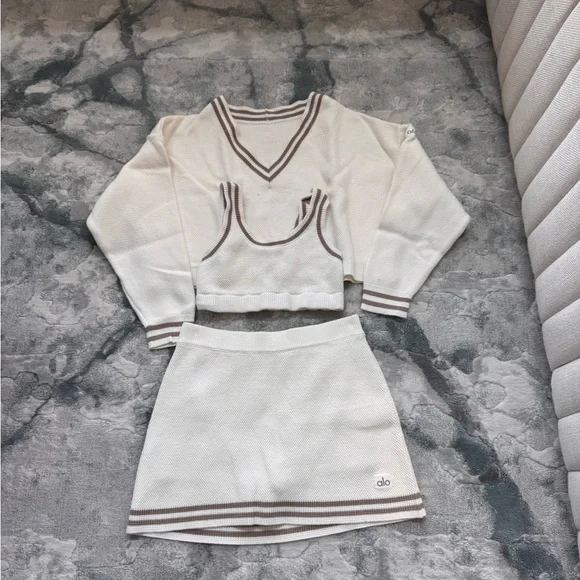 Alo Three piece Tennis Club Sweater Knit V-Neck Pullover , top & skirt - Picture 5 of 10